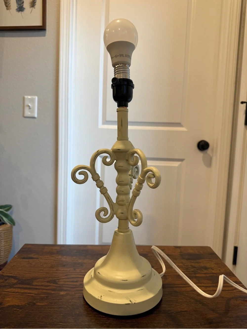 Vintage French Provincial Cream Metal Table Lamp